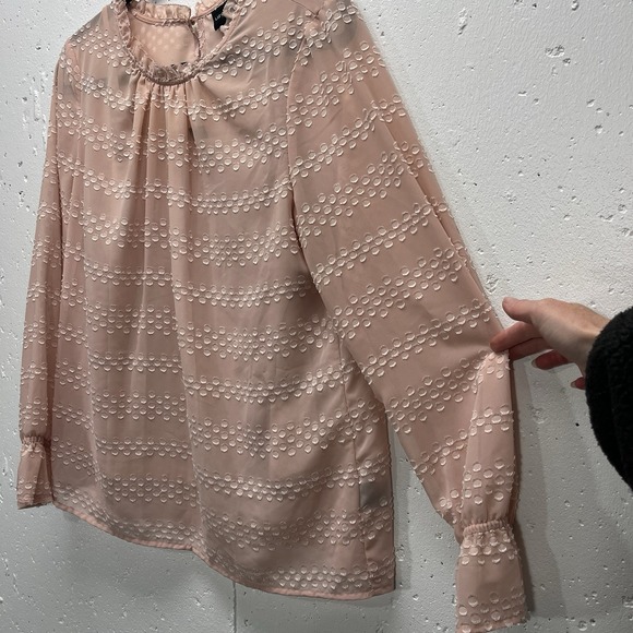 Liz Claiborne Career Womens Medium Pink Polkadot Blouse Long Sleeve - Picture 2 of 7